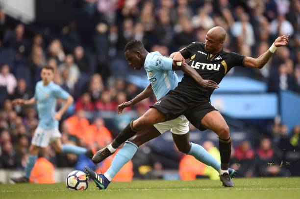 随着足球策 随着足球策